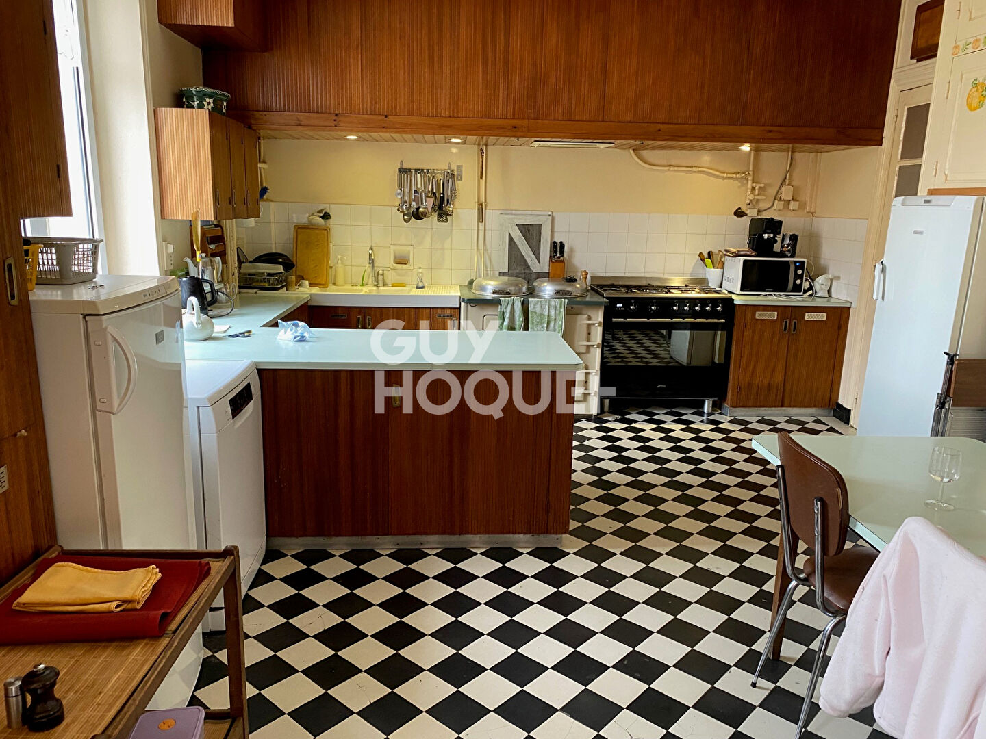 Sur 1 Ha,  Maison de campagne et Corps de ferme.