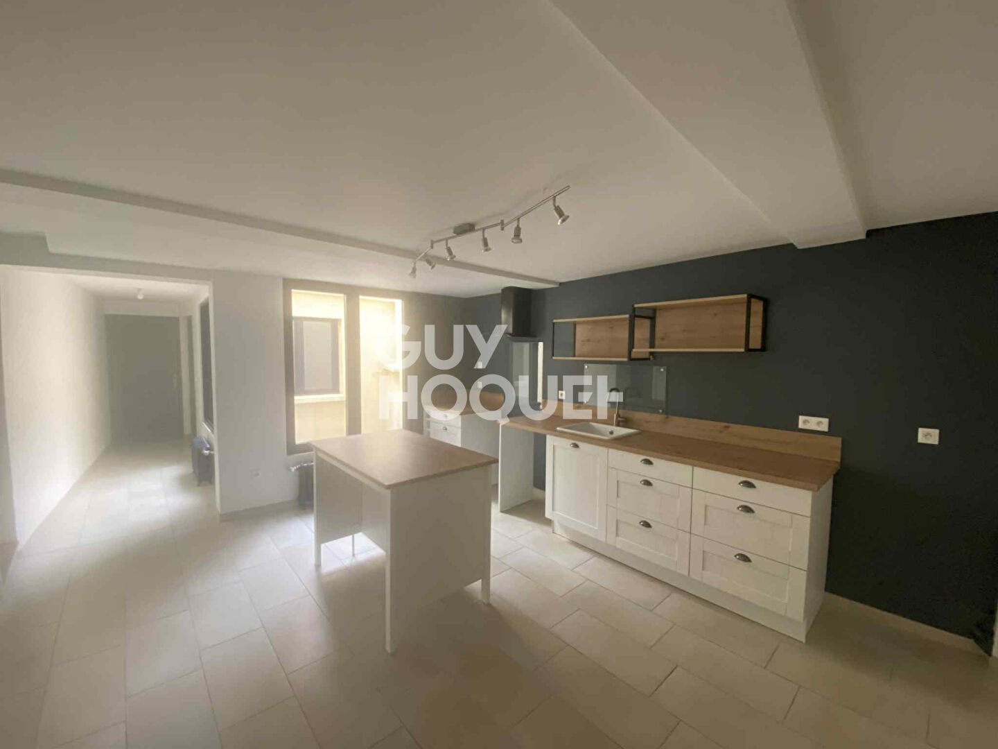 Appartement spacieux  avec terrasse à louer à LAON PLATEAU - 5 pièces, 1140m²