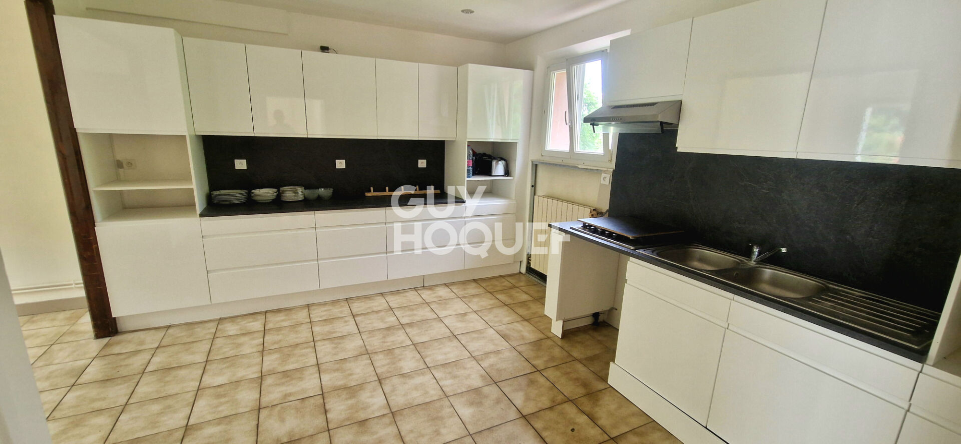 Maison à vendre à LAON - 5 pièces, 3 chambres, 4 garages !!