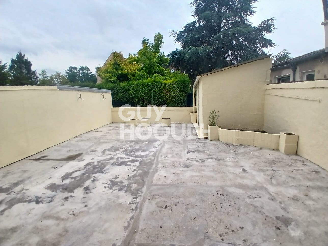 SOISSONS - T2 A LOUER AVEC COUR 39 M² 