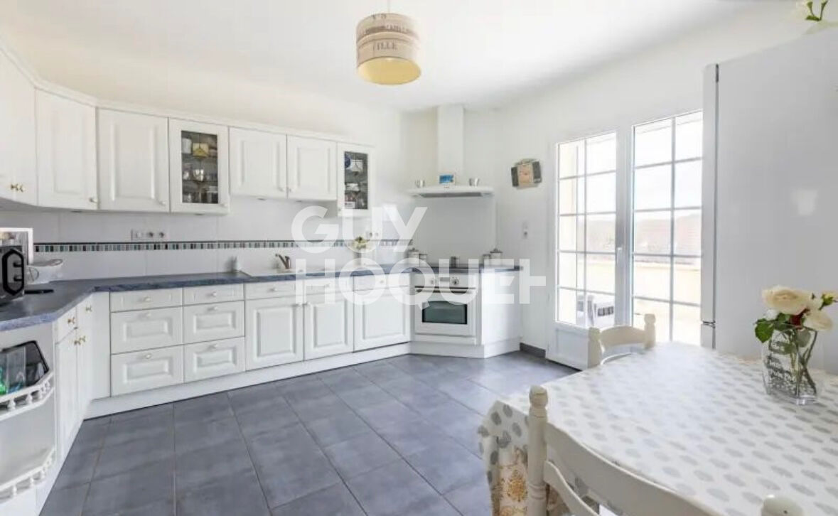 Maison spacieuse dans secteur recherché - 4 chambres, jardin et confort moderne