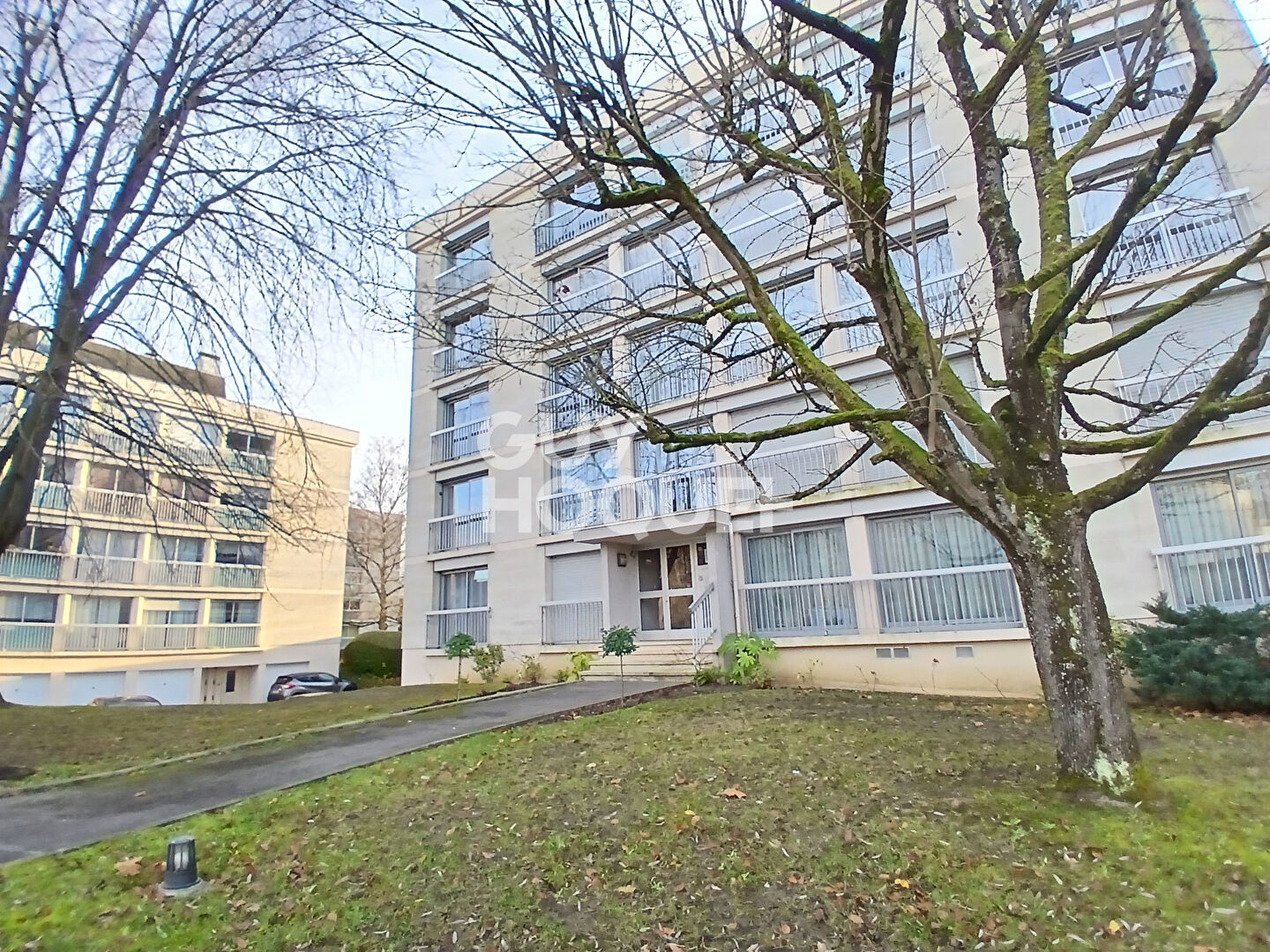 SOISSONS - APPARTEMENT MEUBLE A LOUER
