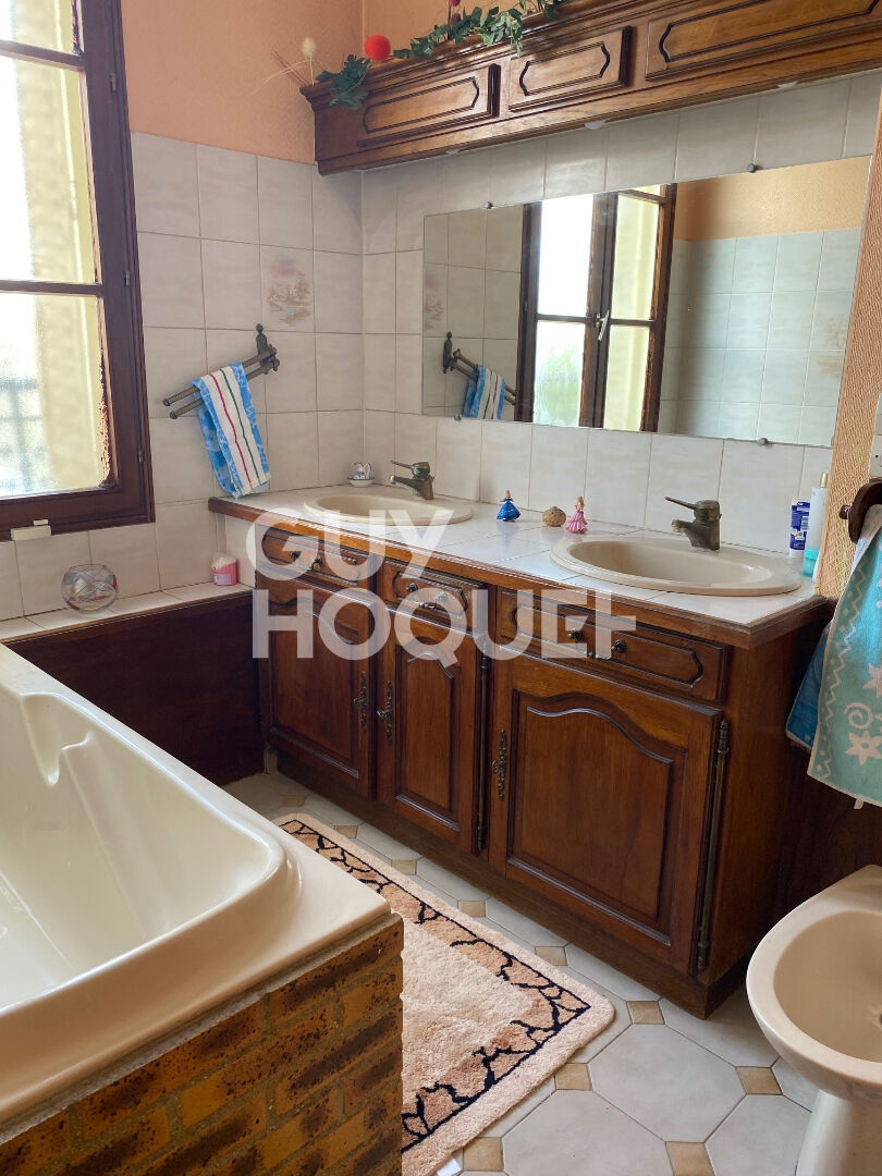 Grande et Belle demeure avec piscine proche des commerces