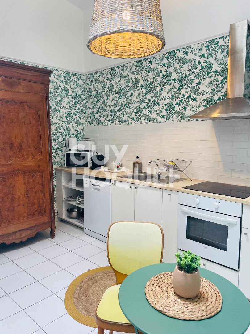 À LOUER MAISON MEUBLÉE AVEC TERRASSE EN PLEIN CENTRE-VILLE DE COMPIÈGNE