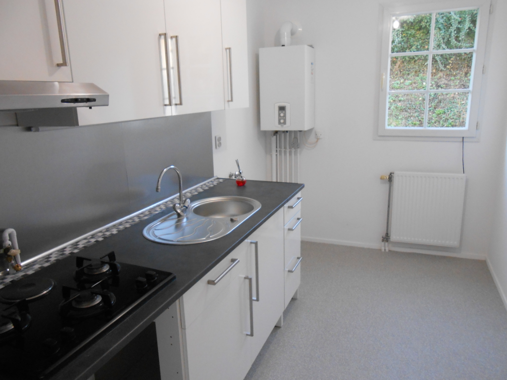 À louer, appartement d'environ 34,44 m², 1 pièce à FONTENAY TRESIGNY (77610).