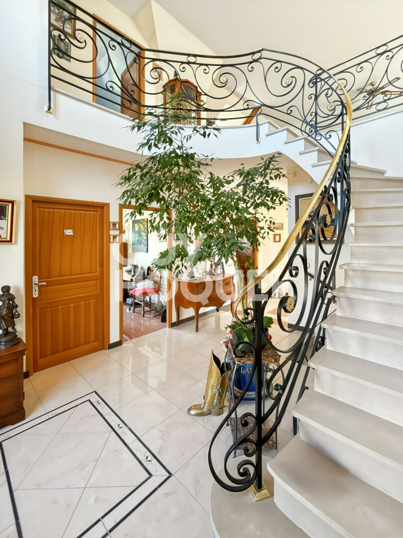 Maison spacieuse 8 pièces à vendre à Fontenay-Trésigny