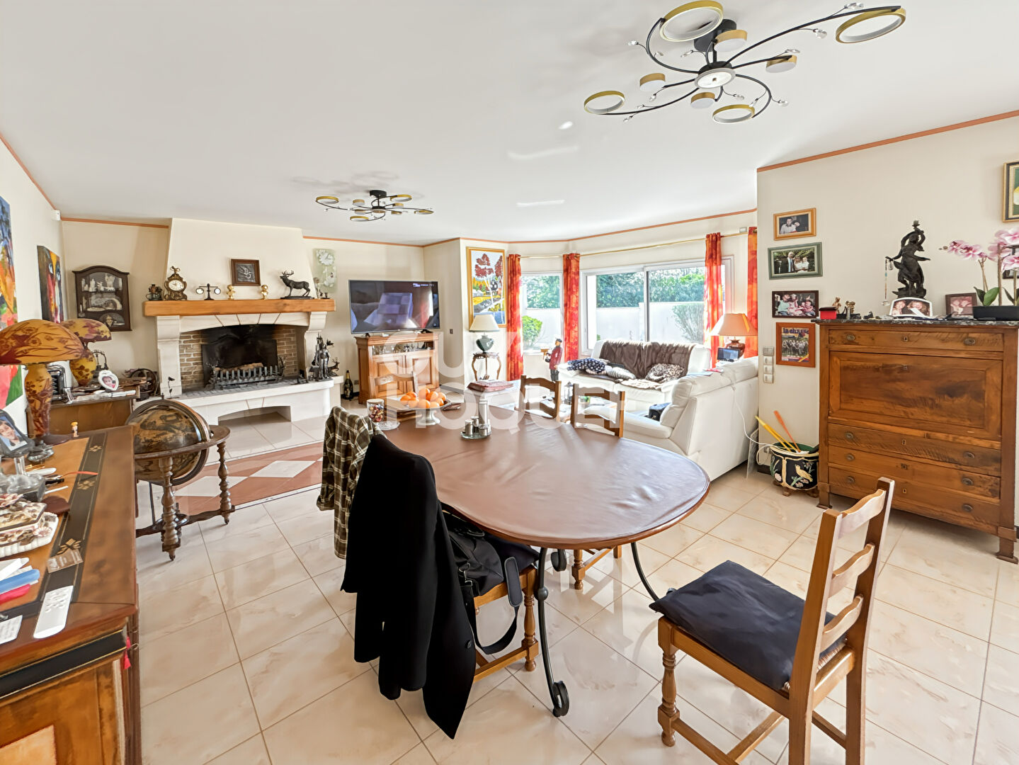 Maison spacieuse 8 pièces à vendre à Fontenay-Trésigny