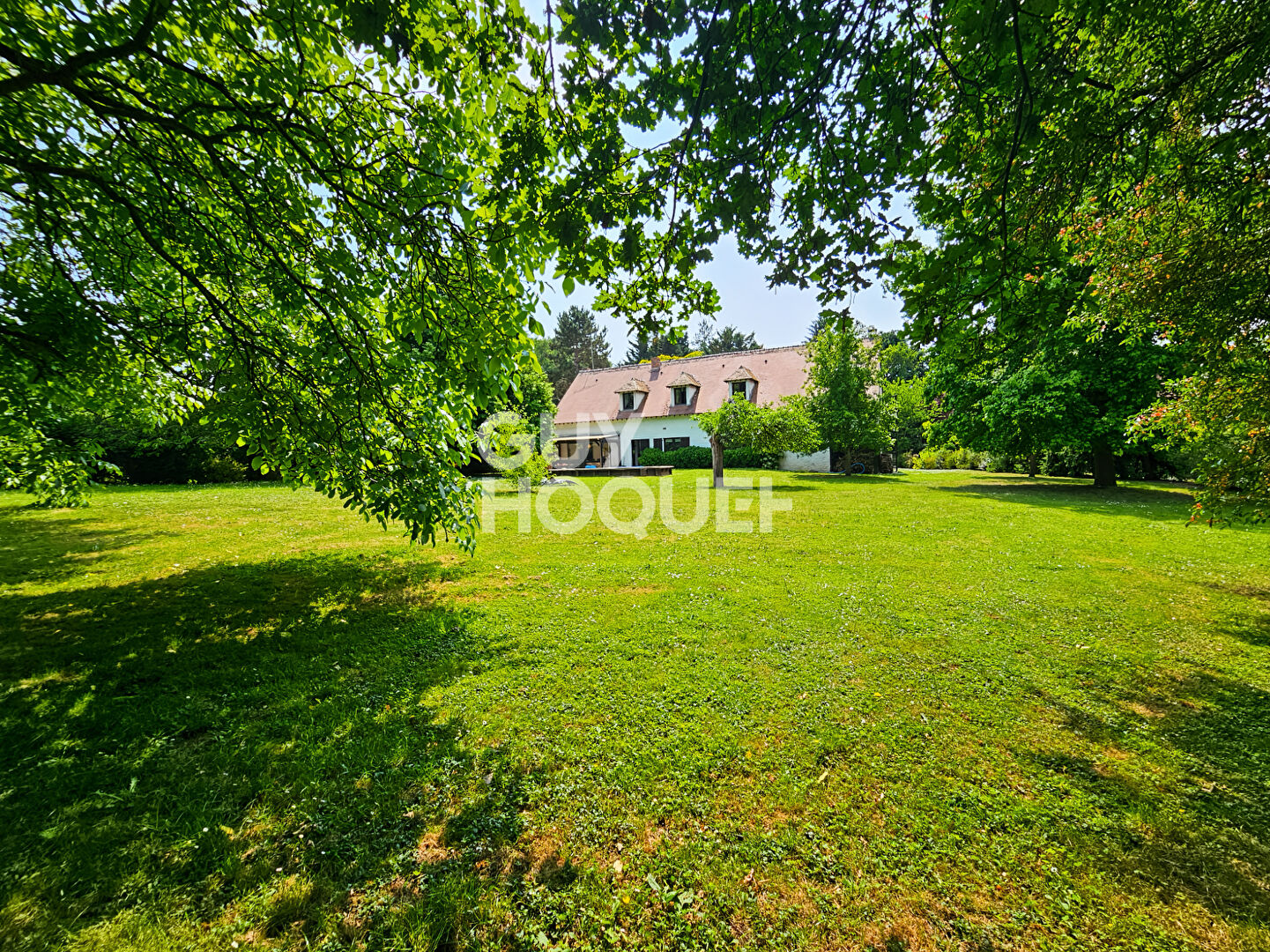 Pavillon à vendre à 5min de FONTENAY-TRESIGNY - 11 pièces, piscine et garage