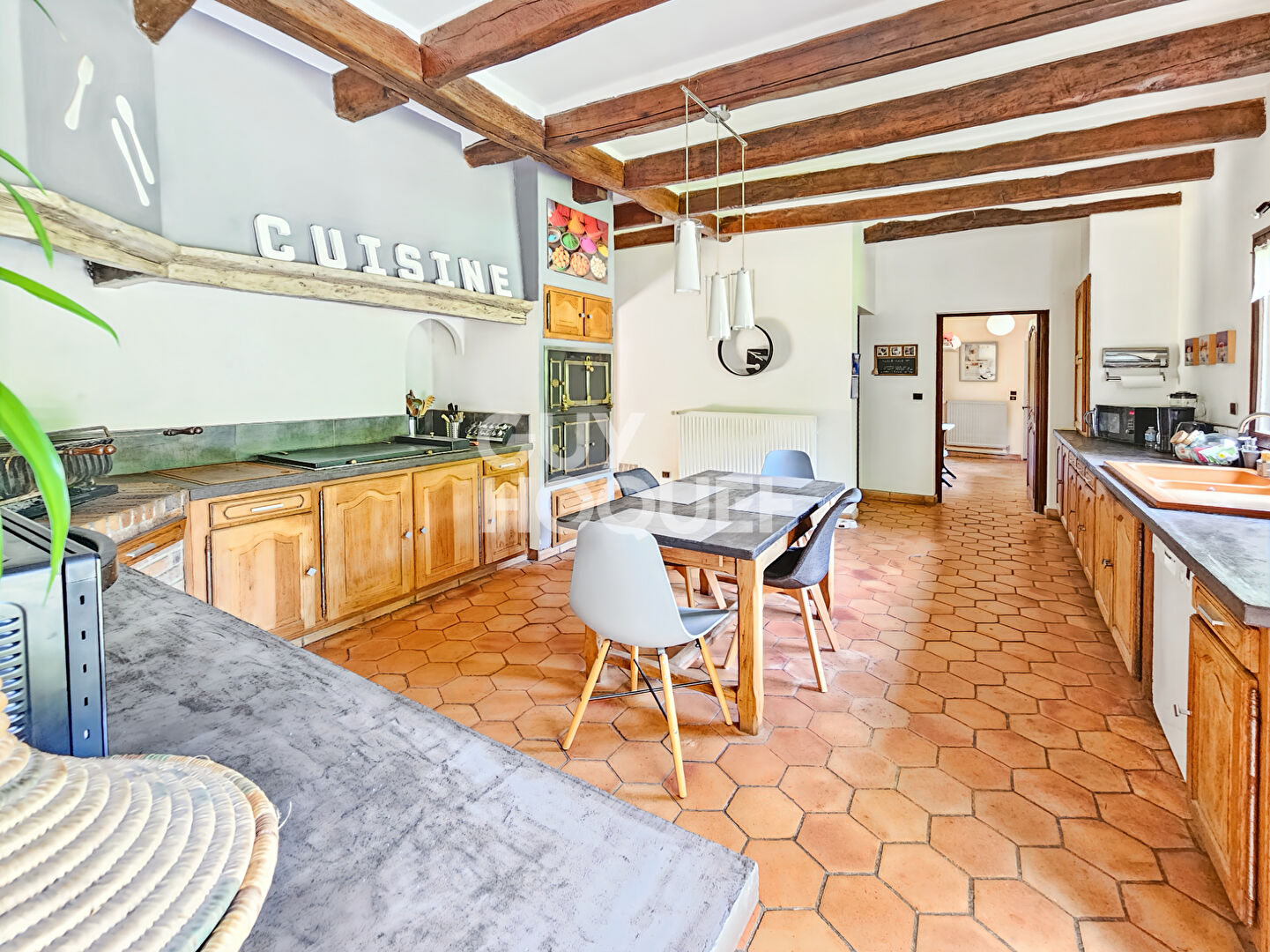 Pavillon à vendre à 5min de FONTENAY-TRESIGNY - 11 pièces, piscine et garage