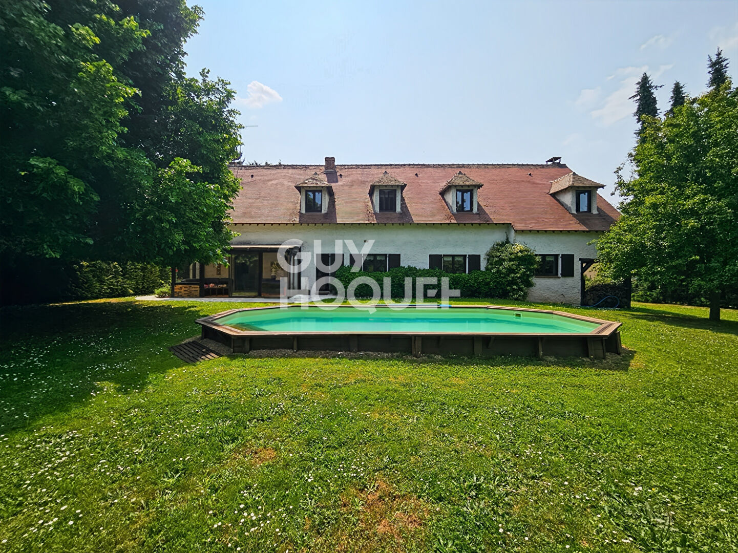 Pavillon à vendre à 5min de FONTENAY-TRESIGNY - 11 pièces, piscine et garage