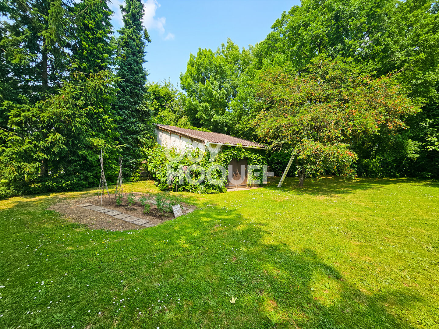 Pavillon à vendre à 5min de FONTENAY-TRESIGNY - 11 pièces, piscine et garage