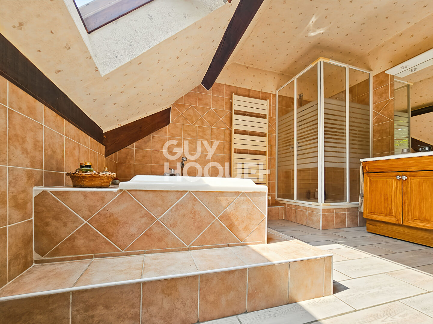 Pavillon à vendre à 5min de FONTENAY-TRESIGNY - 11 pièces, piscine et garage