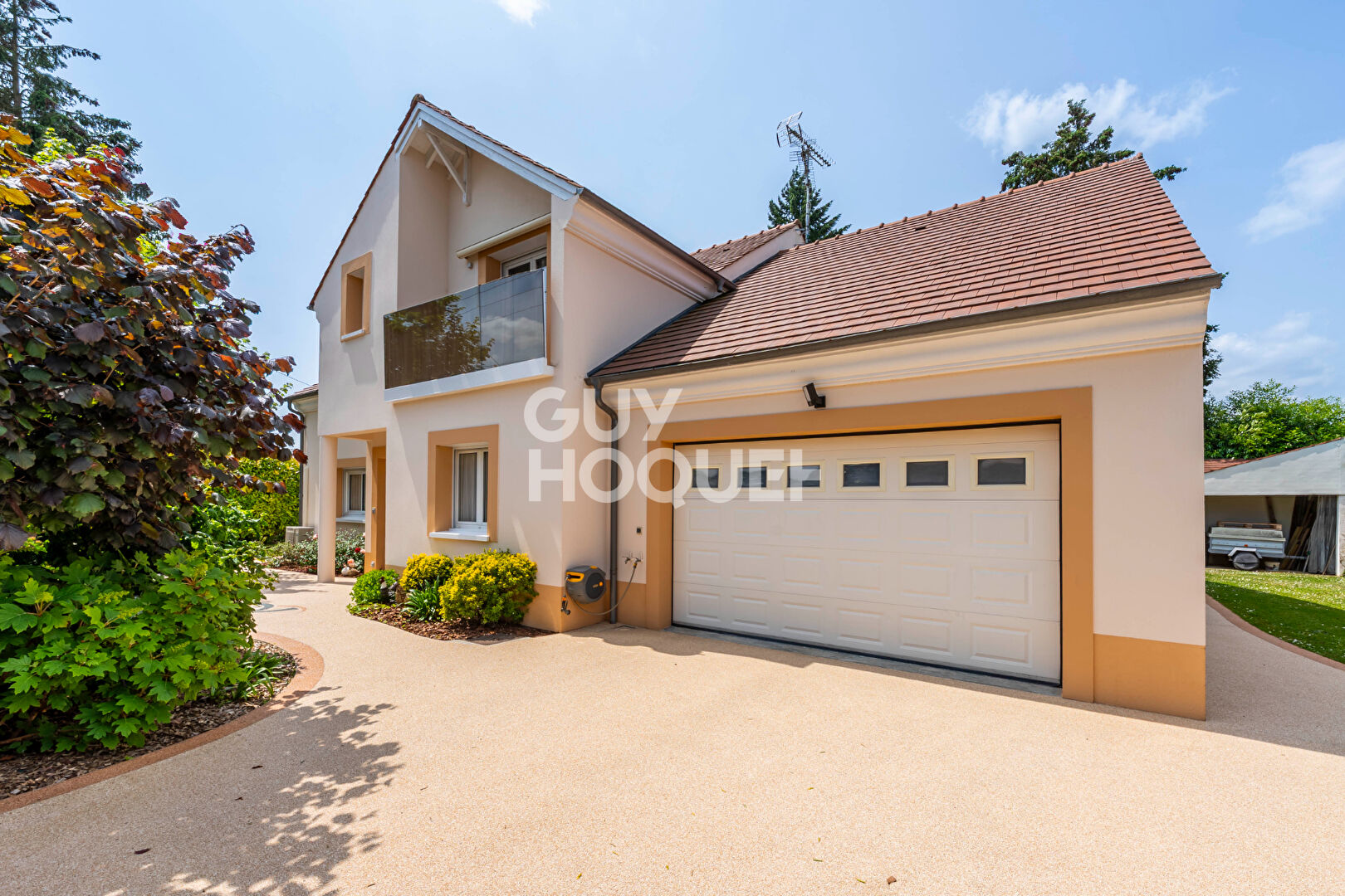 FAVIERES. MAISON FAMILIALE.