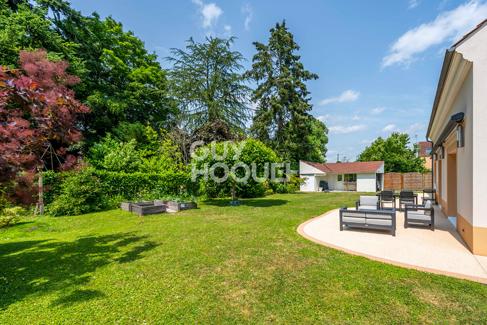 FAVIERES. MAISON FAMILIALE.