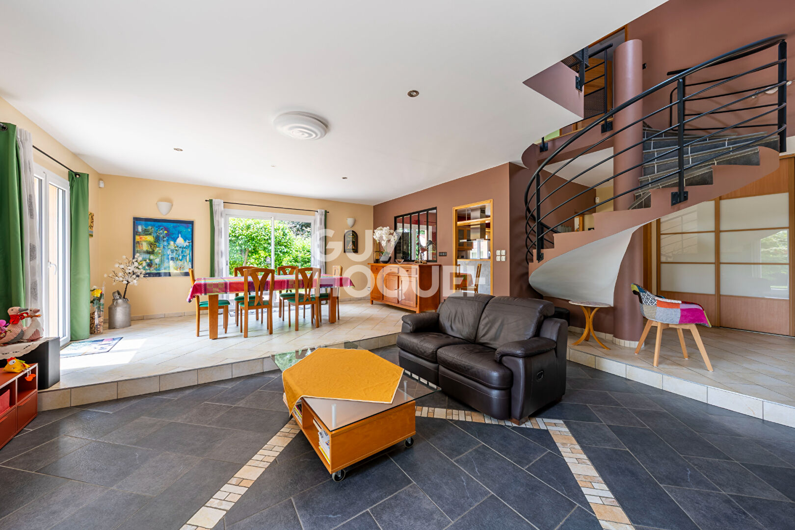 FAVIERES. MAISON FAMILIALE.