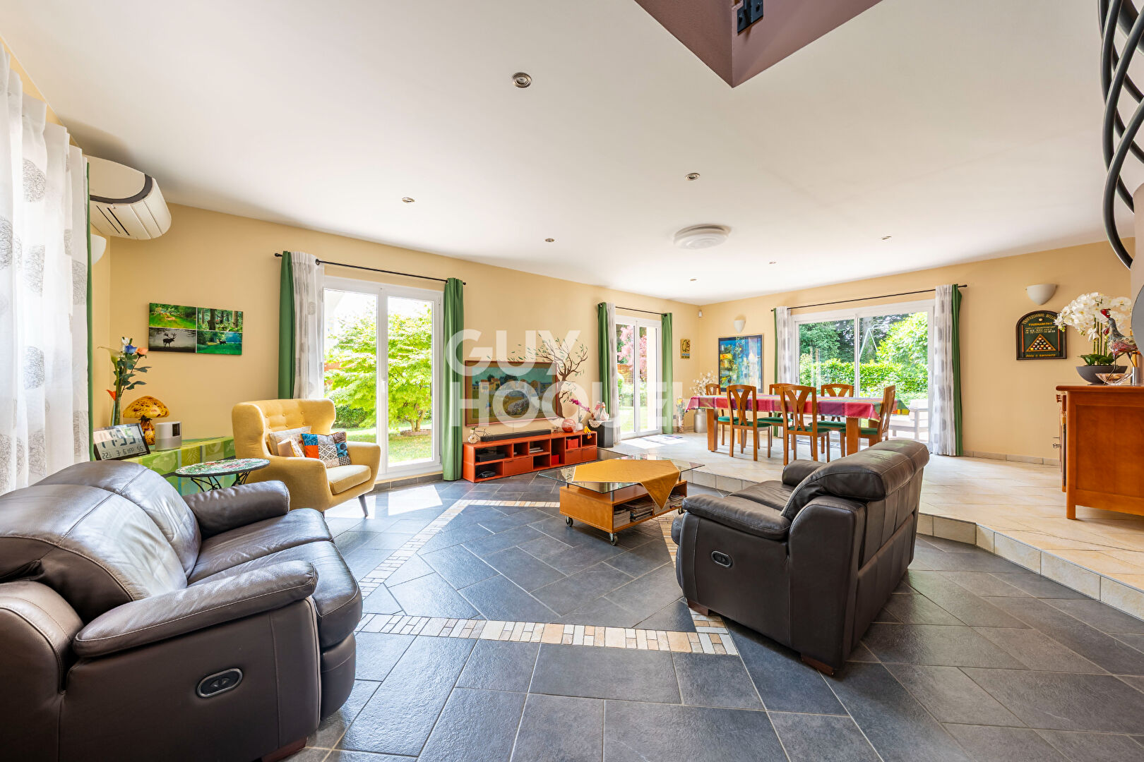 FAVIERES. MAISON FAMILIALE.