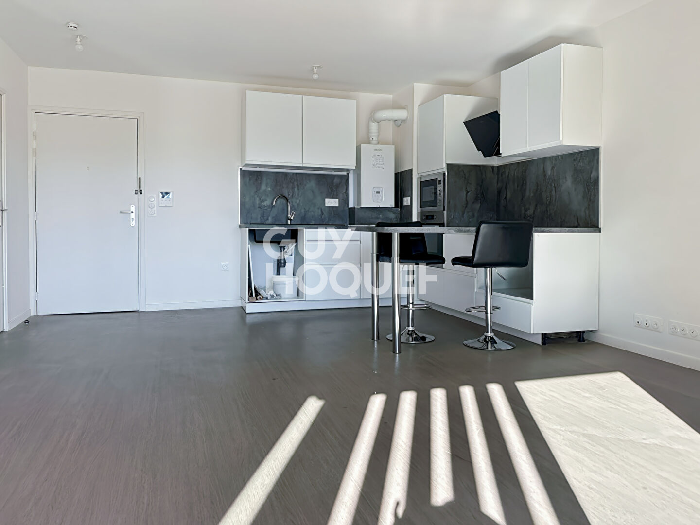 LOCATION : appartement de 2 pièces (44 m²) à FONTENAY TRESIGNY