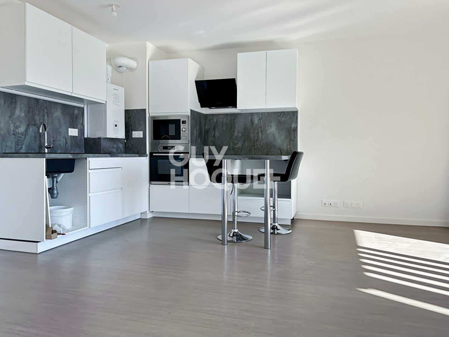 LOCATION : appartement de 2 pièces (44 m²) à FONTENAY TRESIGNY