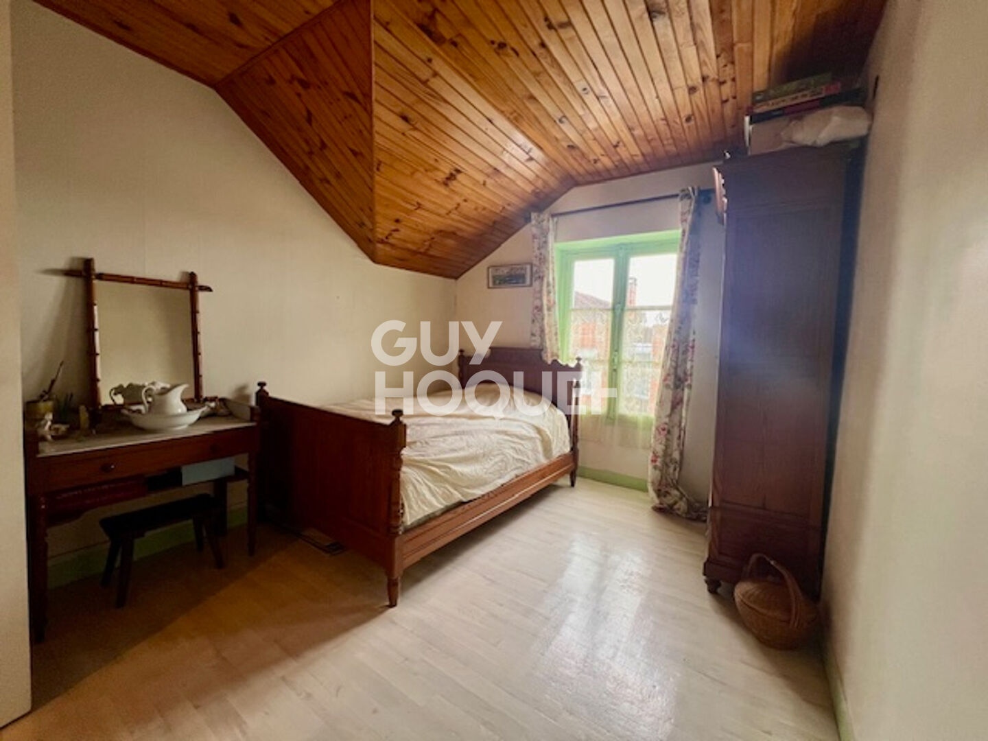 EXCLUSIVITÉ AMEPIE - MAISON MEULIÈRE AVEC CACHET, PROCHE GARE