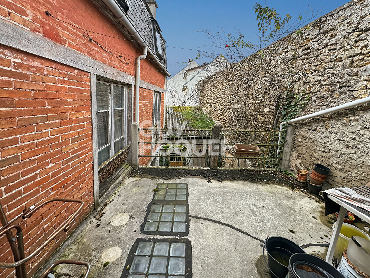 Maison de ville historique . Plein centre de Tournan-en-Brie.