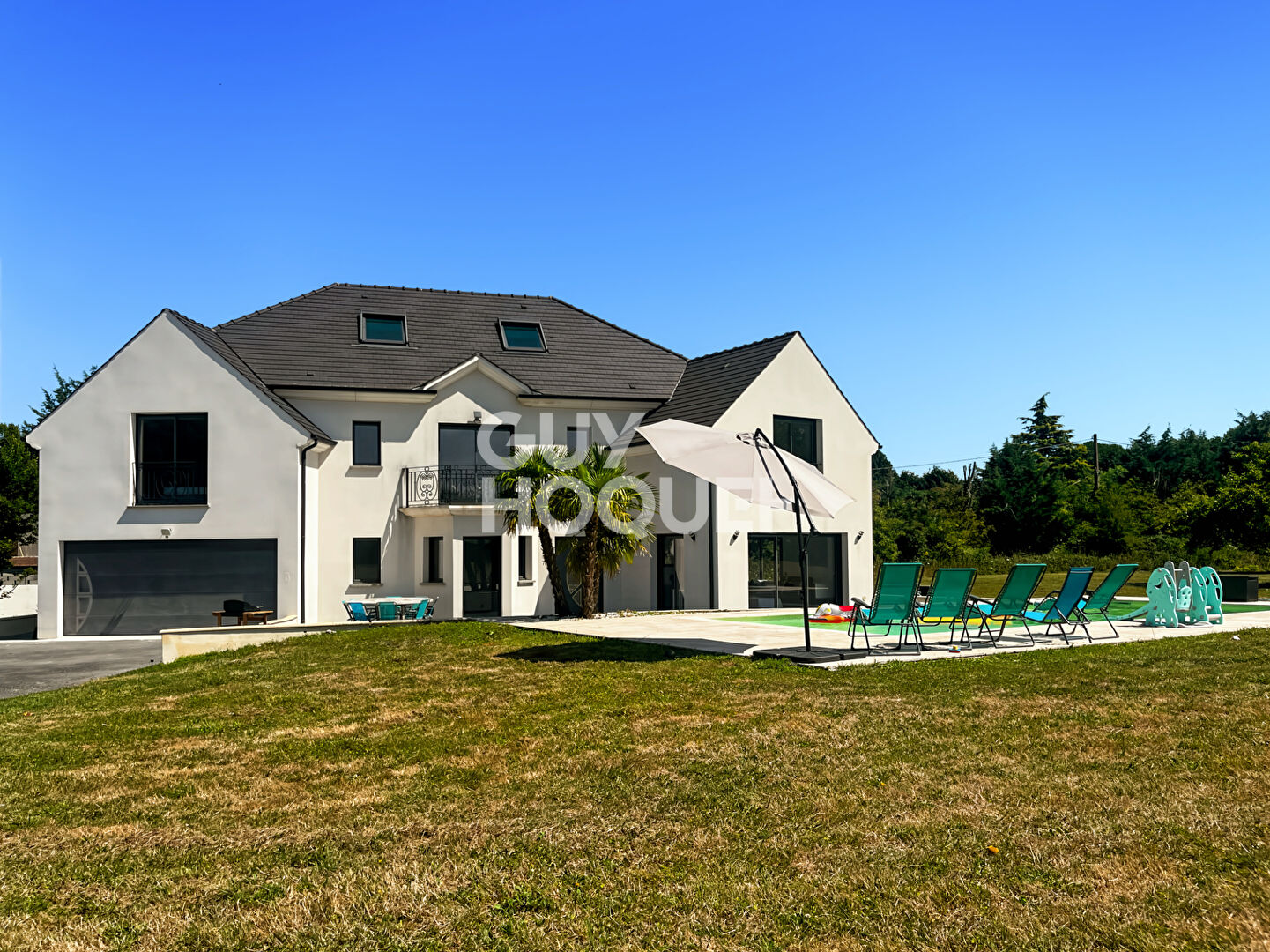 Proche Fontenay-Tresigny Maison familiale de 7 pièces 235 m2