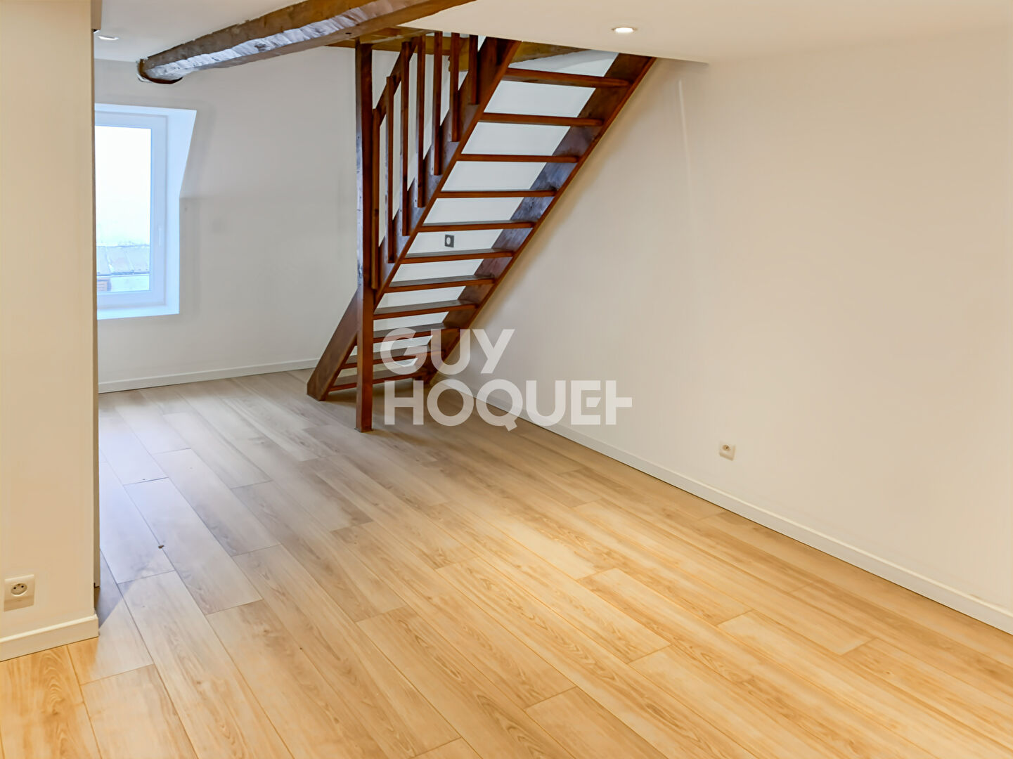 À vendre : Maison de ville triplex de 3 pièces avec entrée indépendante