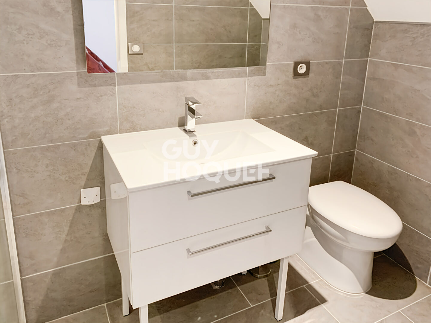 À vendre : Maison de ville triplex de 3 pièces avec entrée indépendante