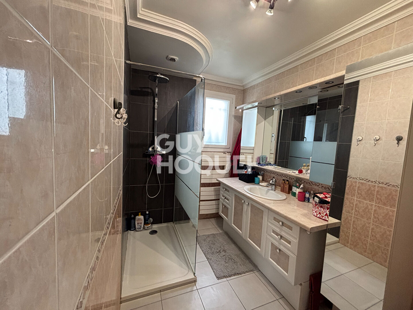 OZOUER LE VOULGIS. MAISON FAMILIALE.