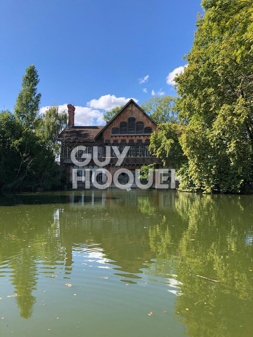 Bâtisse à Ferrieres En Brie de 900 m2