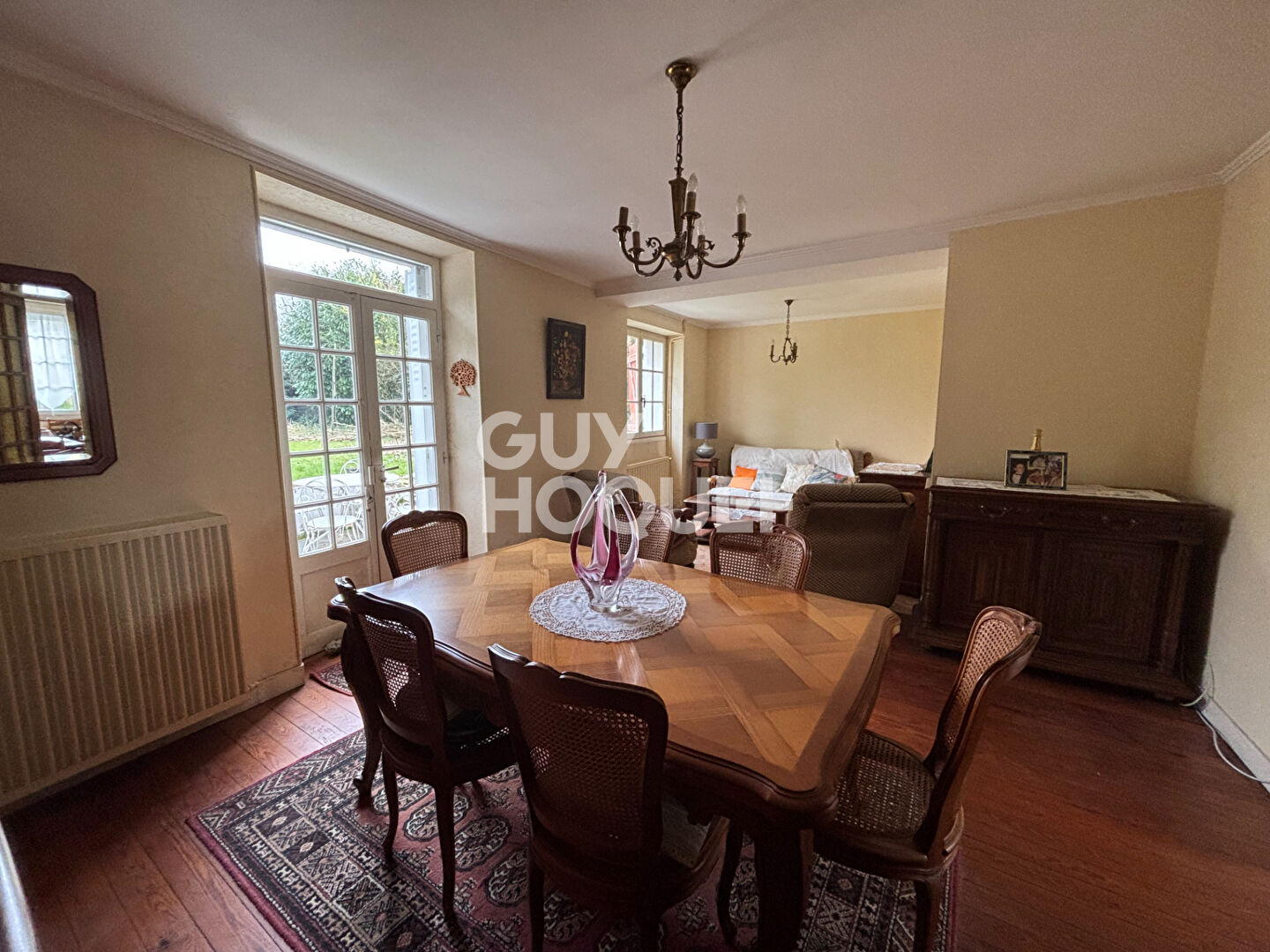 GRISY SUISNES. MAISON DE VILLAGE AVEC JARDIN.