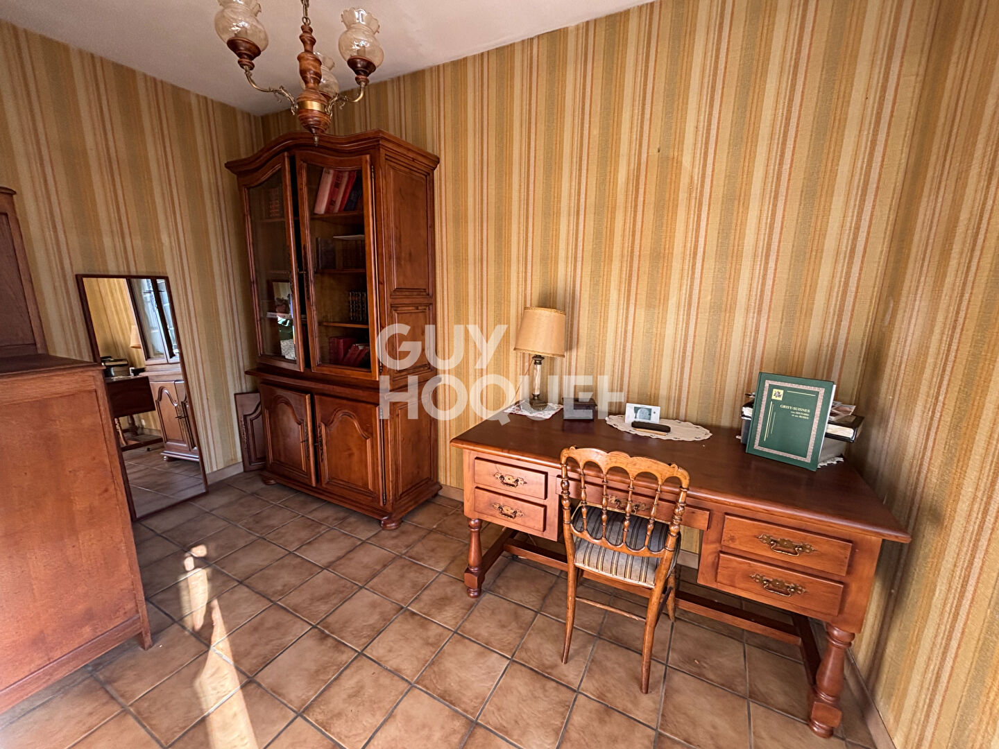 GRISY SUISNES. MAISON DE VILLAGE AVEC JARDIN.