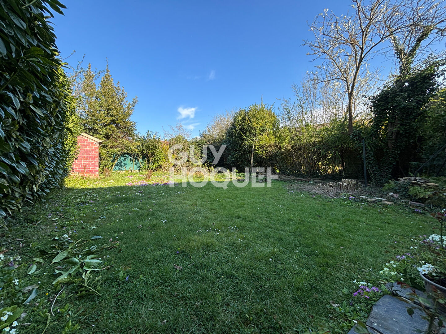 GRISY SUISNES. MAISON DE VILLAGE AVEC JARDIN.