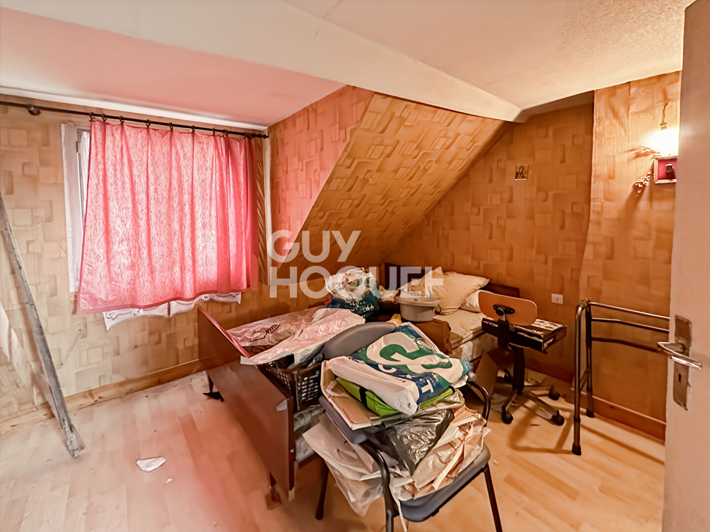 Maison de ville historique . Plein centre de Tournan-en-Brie.