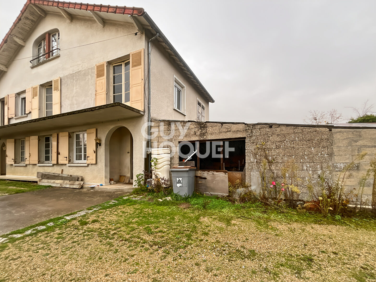 Maison à vendre à Maincy - 8 pièces, 5 chambres, fort potentiel
