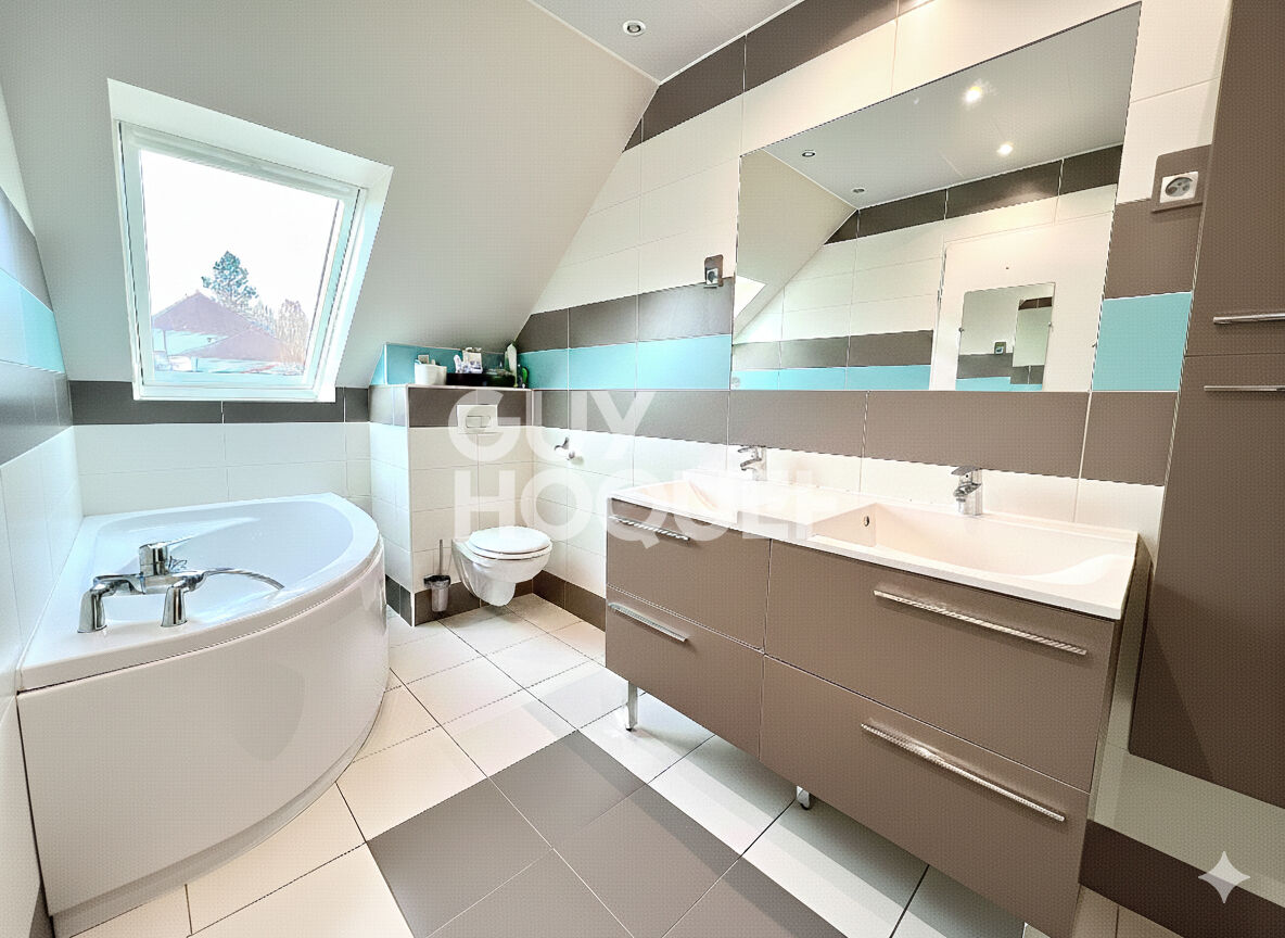 MAISON 7 PIECES A PRESLES-EN-BRIE