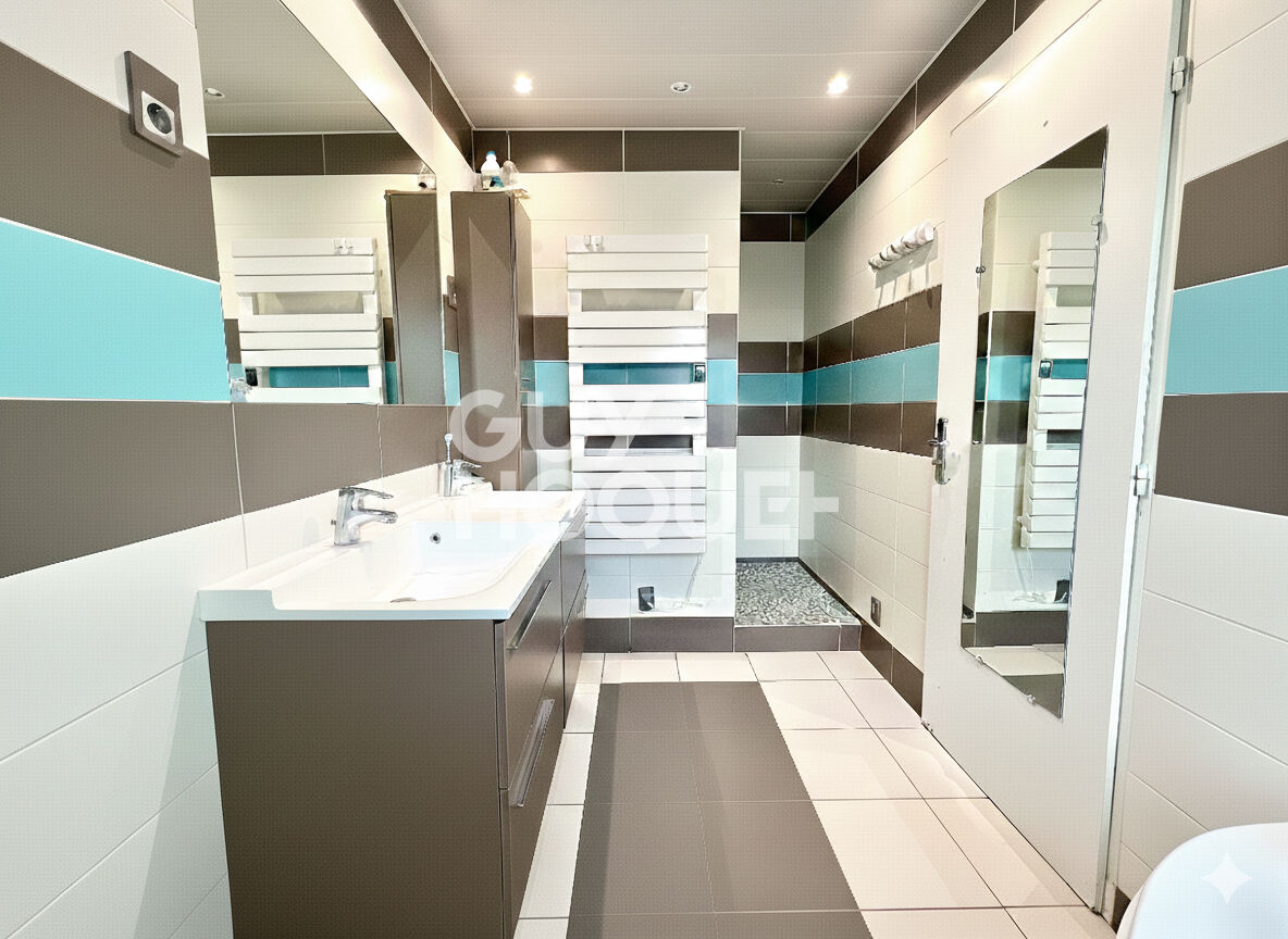 MAISON 7 PIECES A PRESLES-EN-BRIE