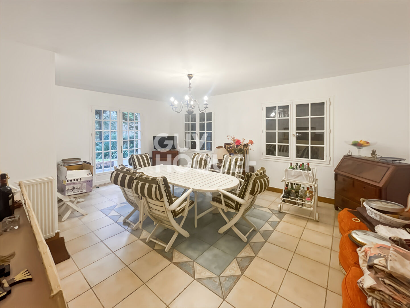 Maison d'exception à vendre à PRESLES EN BRIE - 13 pièces, 9 chambres, piscine et tennis