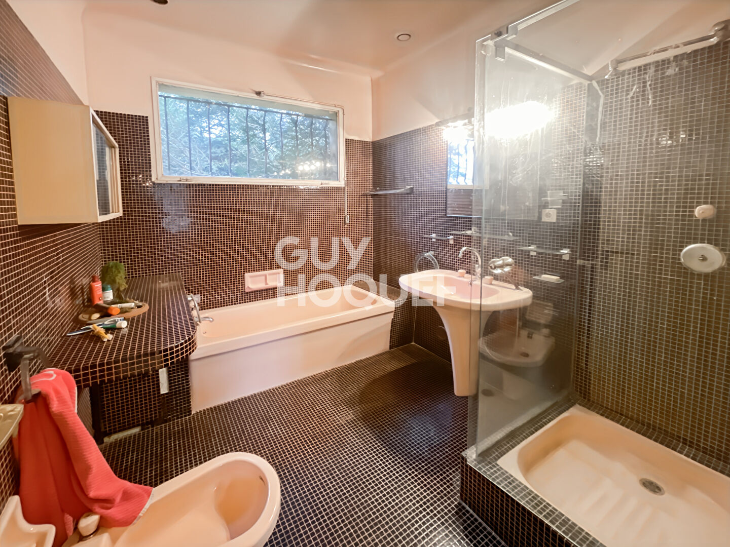 Maison d'exception à vendre à PRESLES EN BRIE - 13 pièces, 9 chambres, piscine et tennis