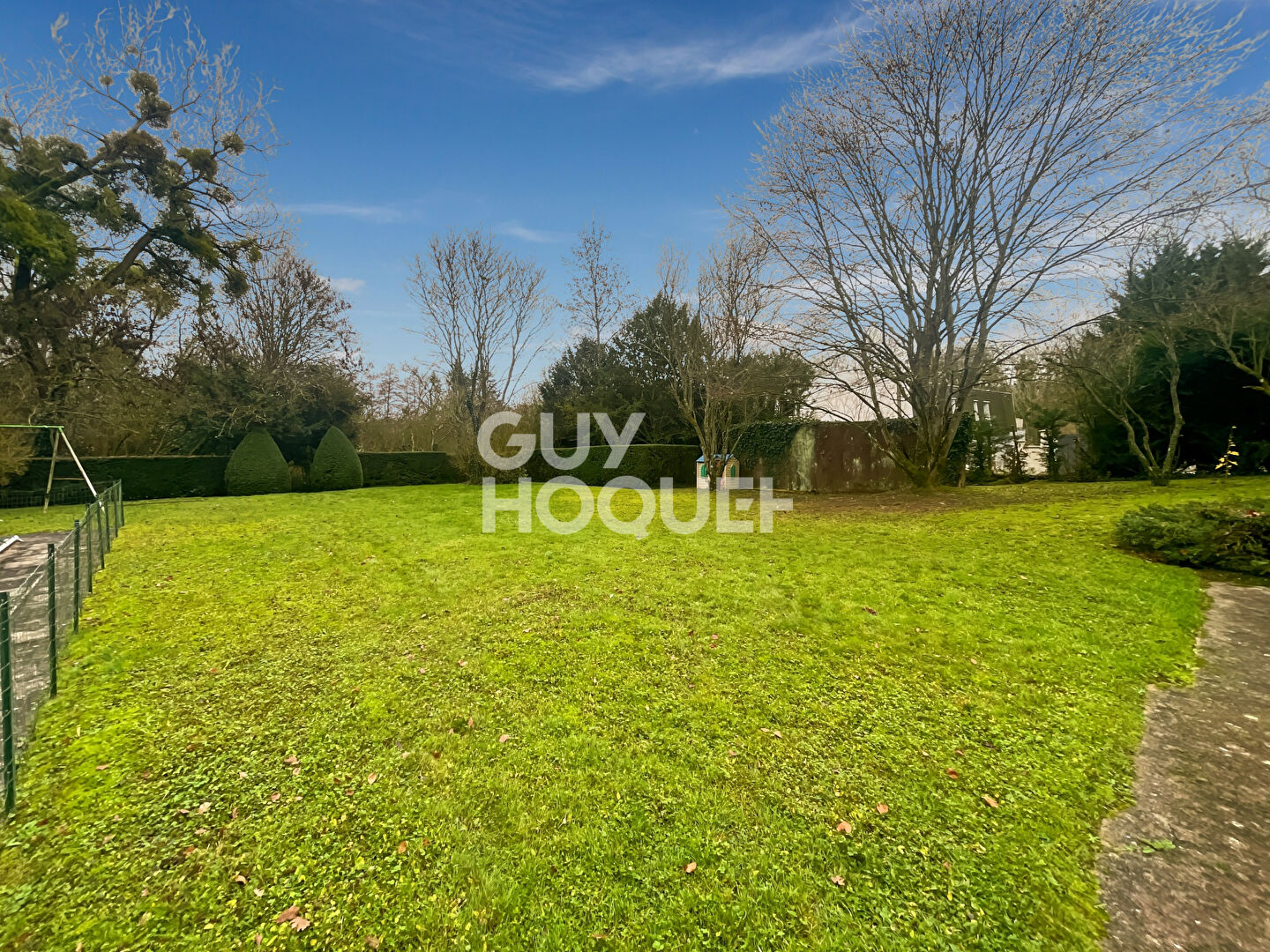 Maison d'exception à vendre à PRESLES EN BRIE - 13 pièces, 9 chambres, piscine et tennis