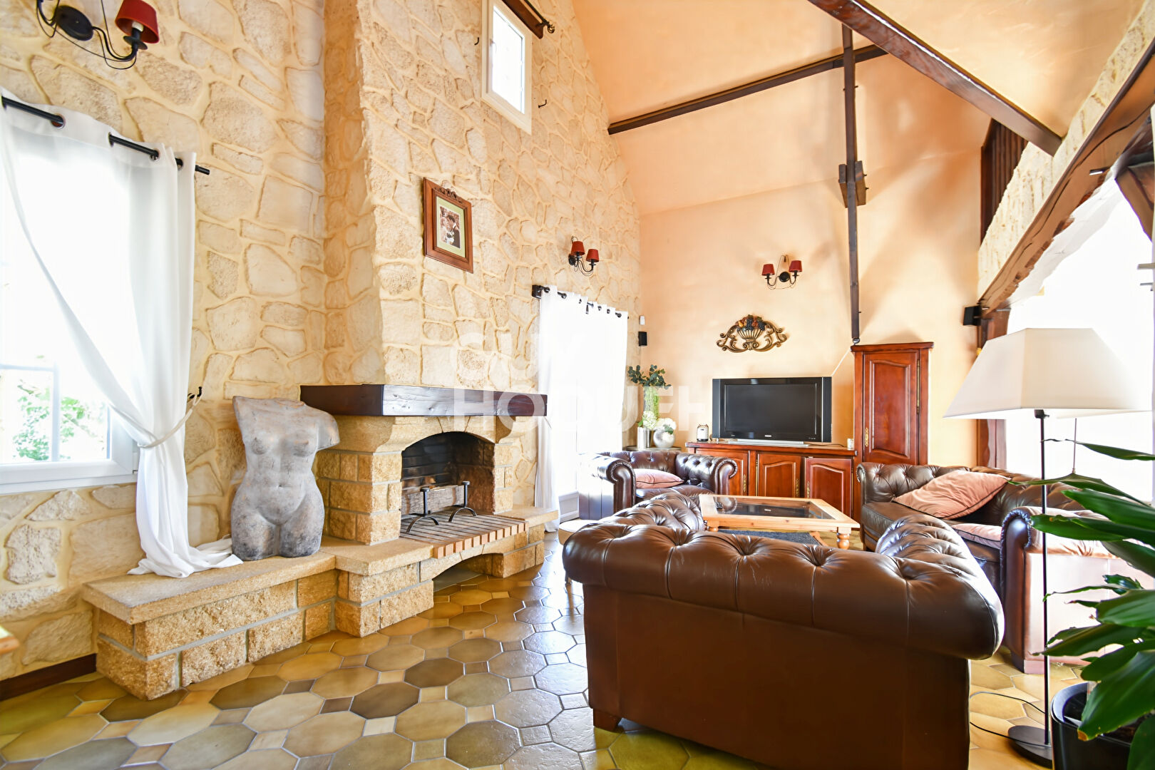 CHAUMES EN BRIE. MAISON INDIVIDUELLE DE CARACTERE.