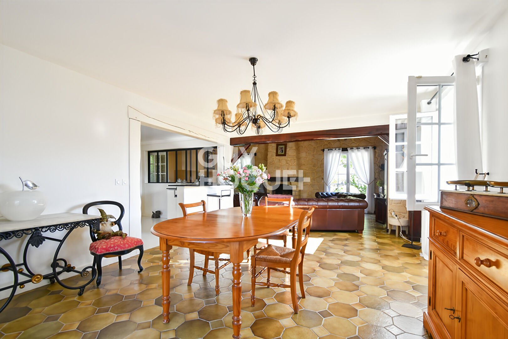 CHAUMES EN BRIE. MAISON INDIVIDUELLE DE CARACTERE.