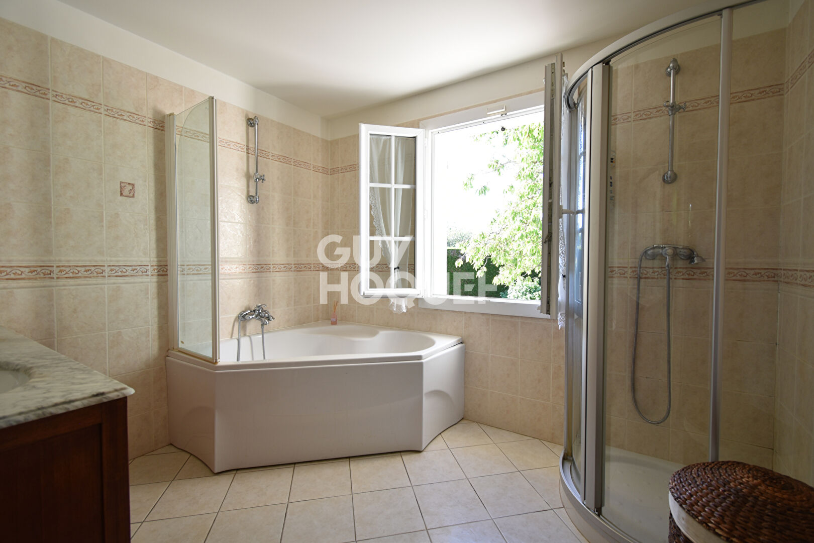 CHAUMES EN BRIE. MAISON INDIVIDUELLE DE CARACTERE.