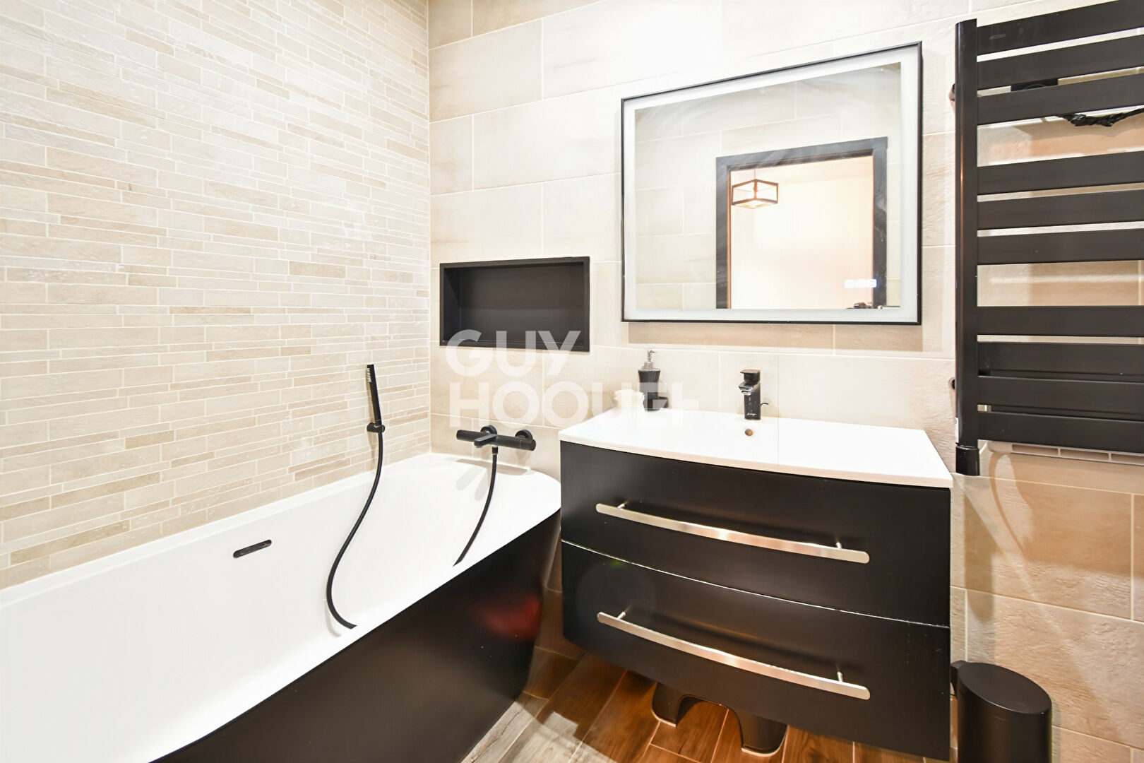 Superbe duplex de 75 m² avec terrain privatif de 40 m², 3 chambres dont suite parentale ? 3 stationnements