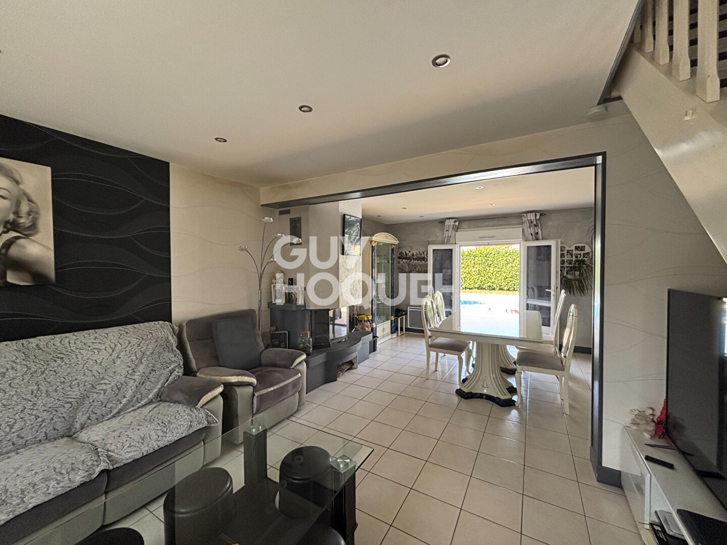 NEUFMOUTIERS EN BRIE . MAISON 4 CHAMBRES AVEC PISCINE.