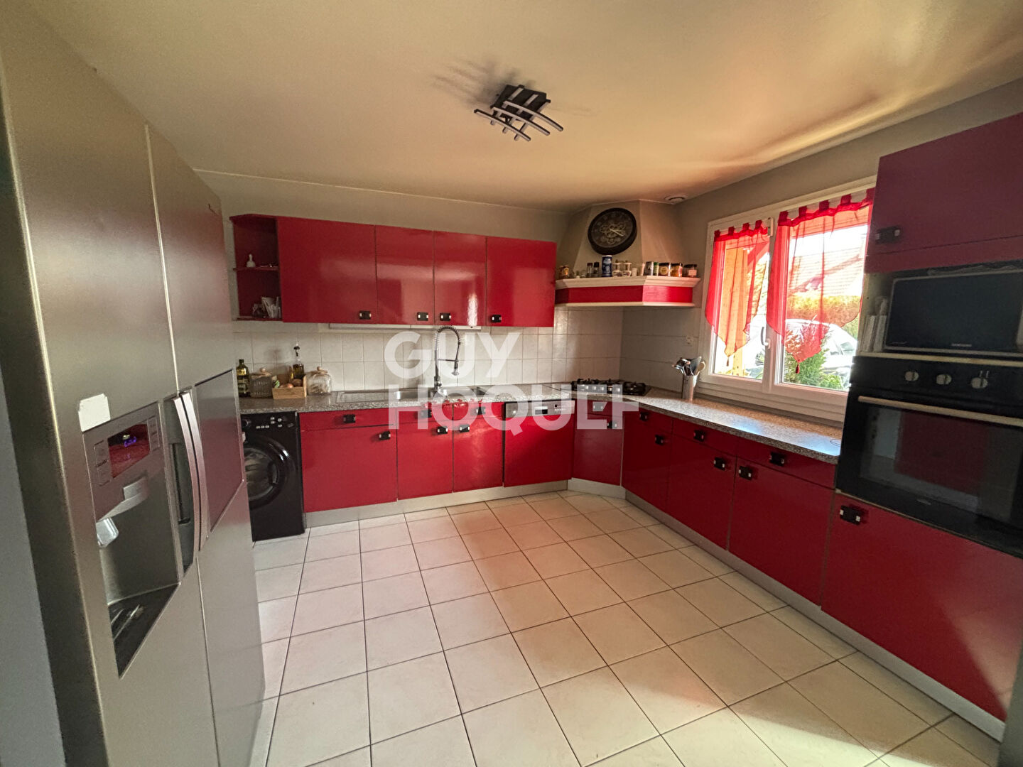 NEUFMOUTIERS EN BRIE . MAISON 4 CHAMBRES AVEC PISCINE.