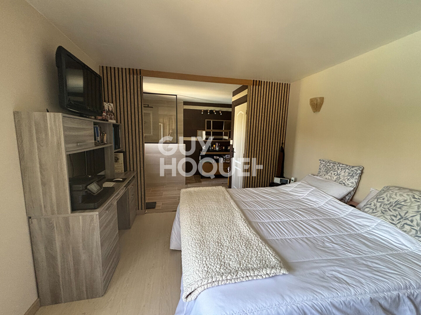 NEUFMOUTIERS EN BRIE . MAISON 4 CHAMBRES AVEC PISCINE.