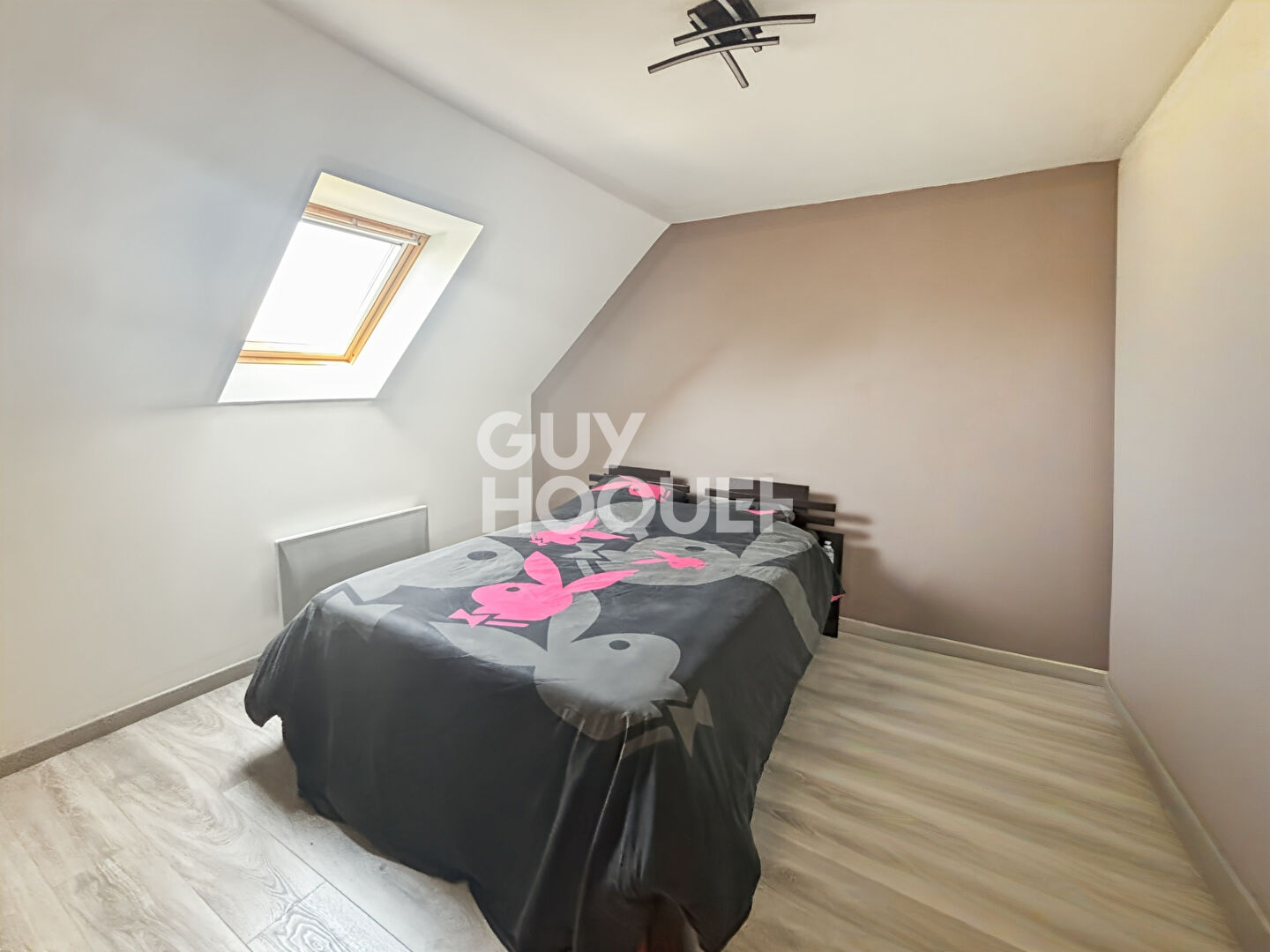 NEUFMOUTIERS EN BRIE . MAISON 4 CHAMBRES AVEC PISCINE.