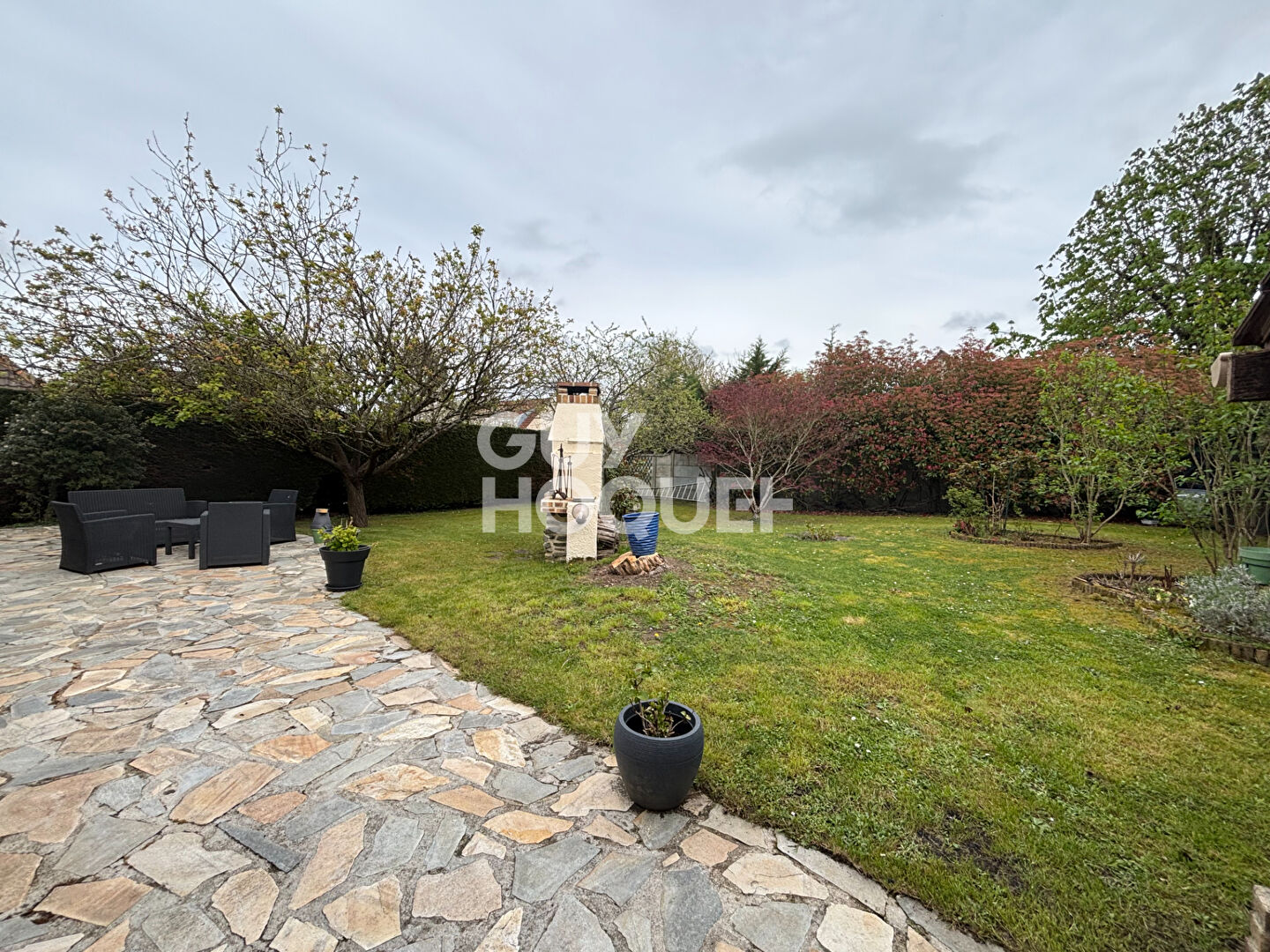 OZOUER LE VOULGIS. MAISON FAMILIALE.