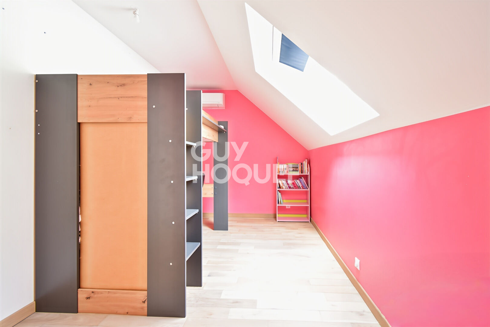 Maison 5 chambres avec suite parentale, Terrain boisé 3455 m² , Toiture et isolation récentes