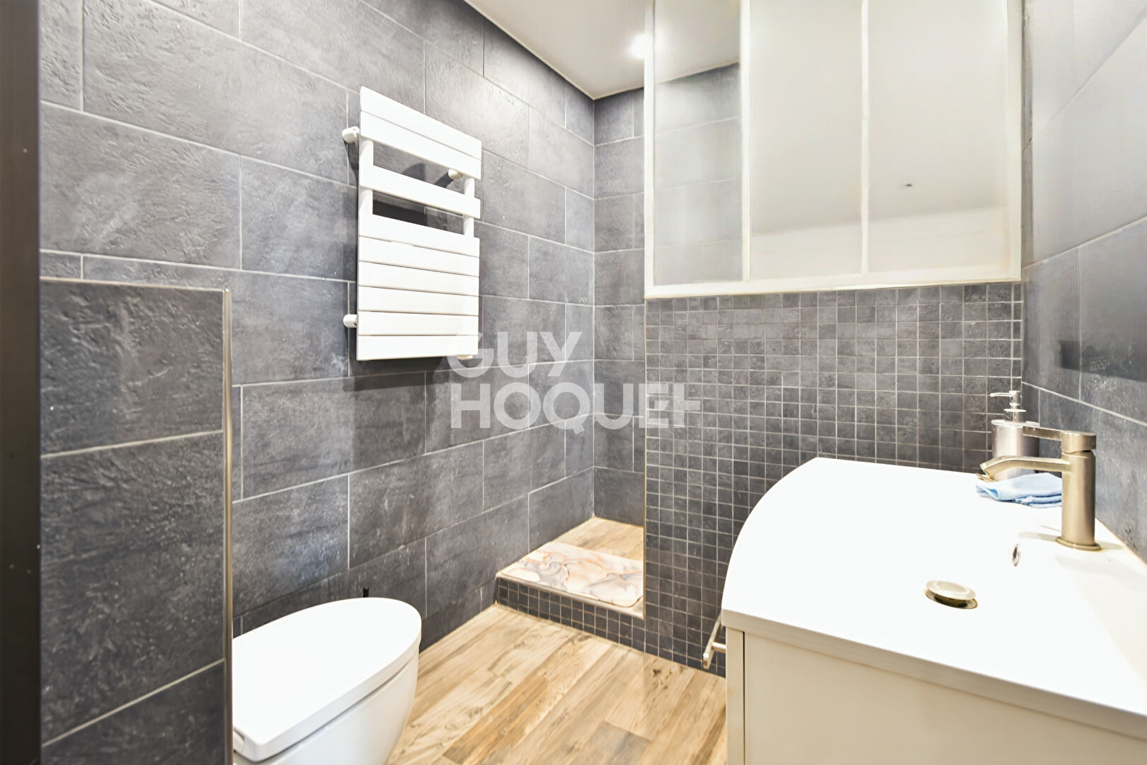 Superbe duplex de 75 m² avec terrain privatif de 40 m², 3 chambres dont suite parentale ? 3 stationnements